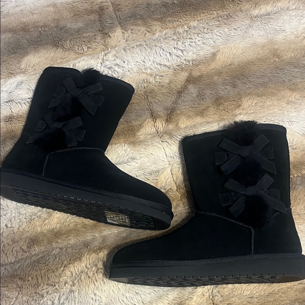 NWOT Koolabura by Uggs Black Suede Boots with Bows